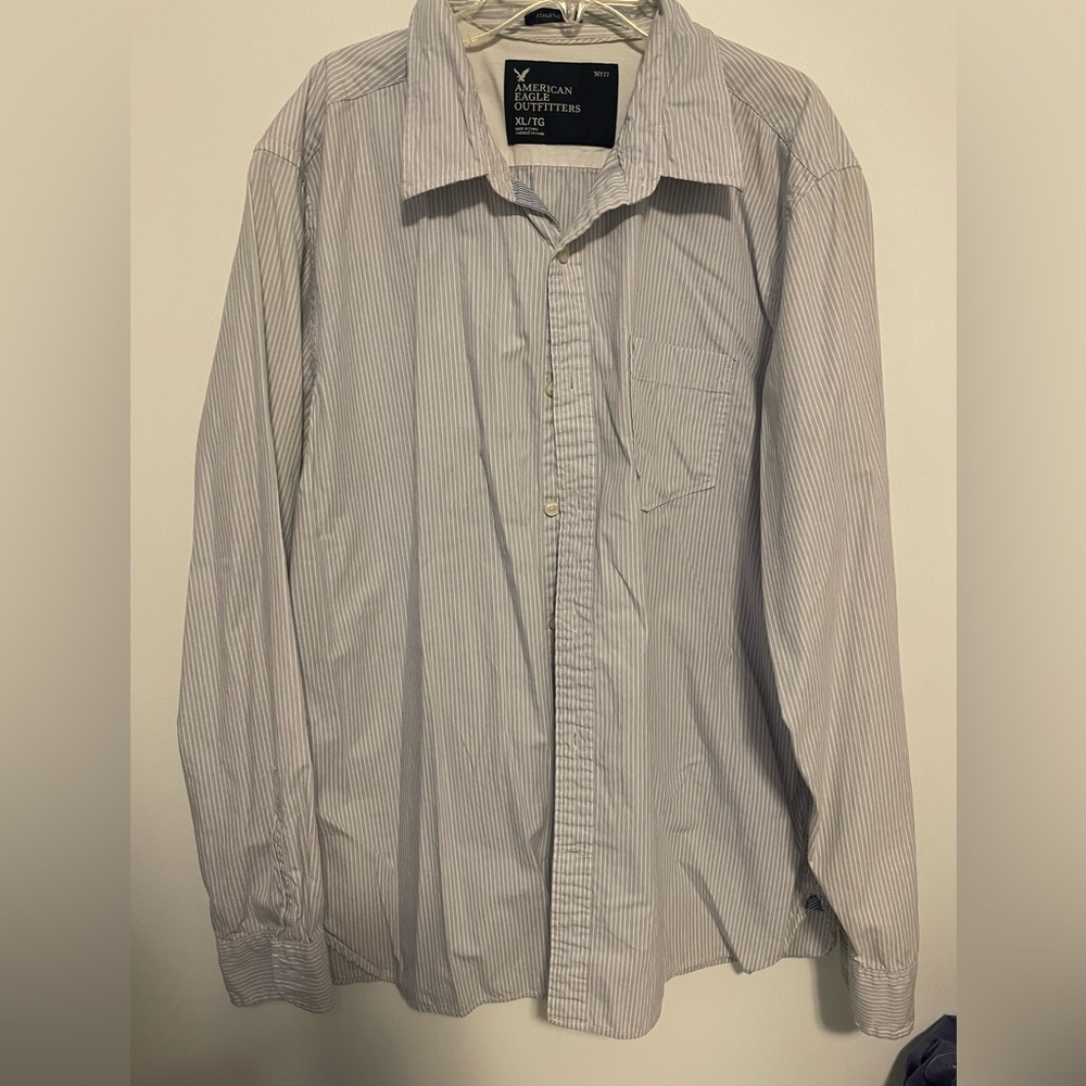 🎉2/$15 American Eagle Outfitters Men's Casual Striped Shirt - Light Gray